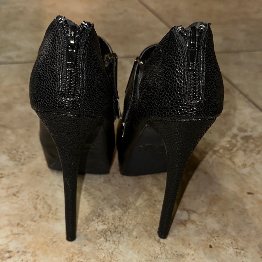 Qupid Women’s Black Platform Mary Jane High Heels - Like New - Picture 2 of 3